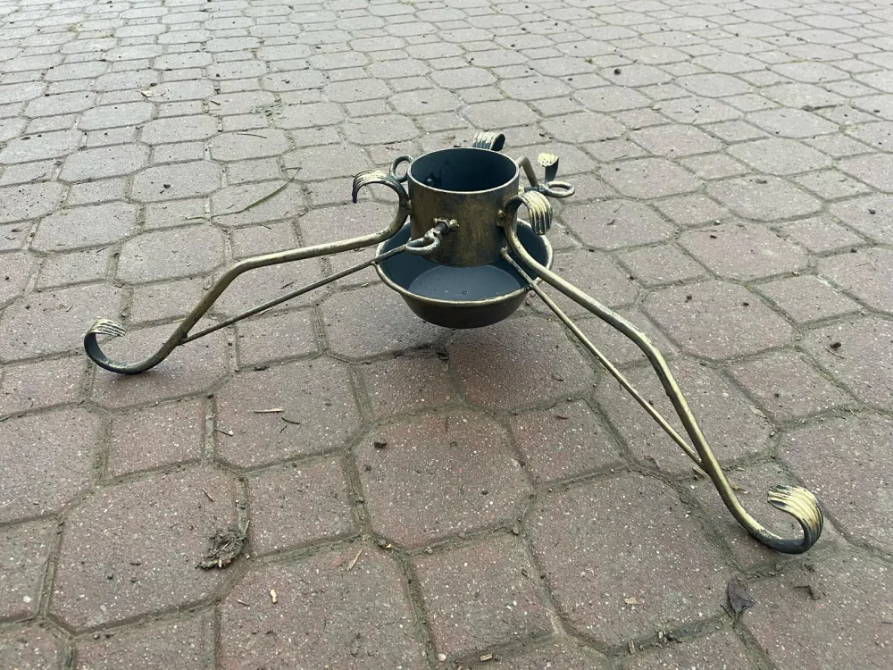 Ręcznie kuty stojak choinkowy – choinki Czyżyny
